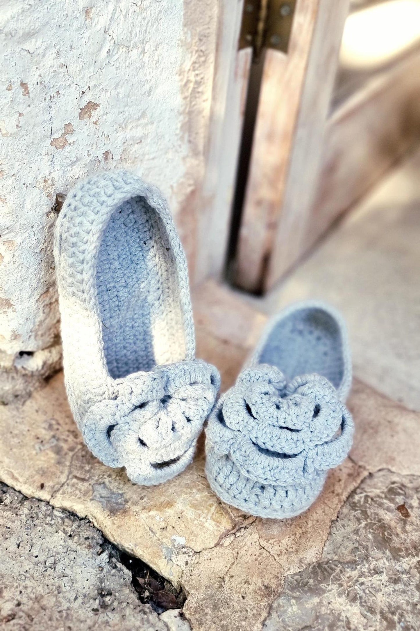slippers for every size, easy crochet pattern