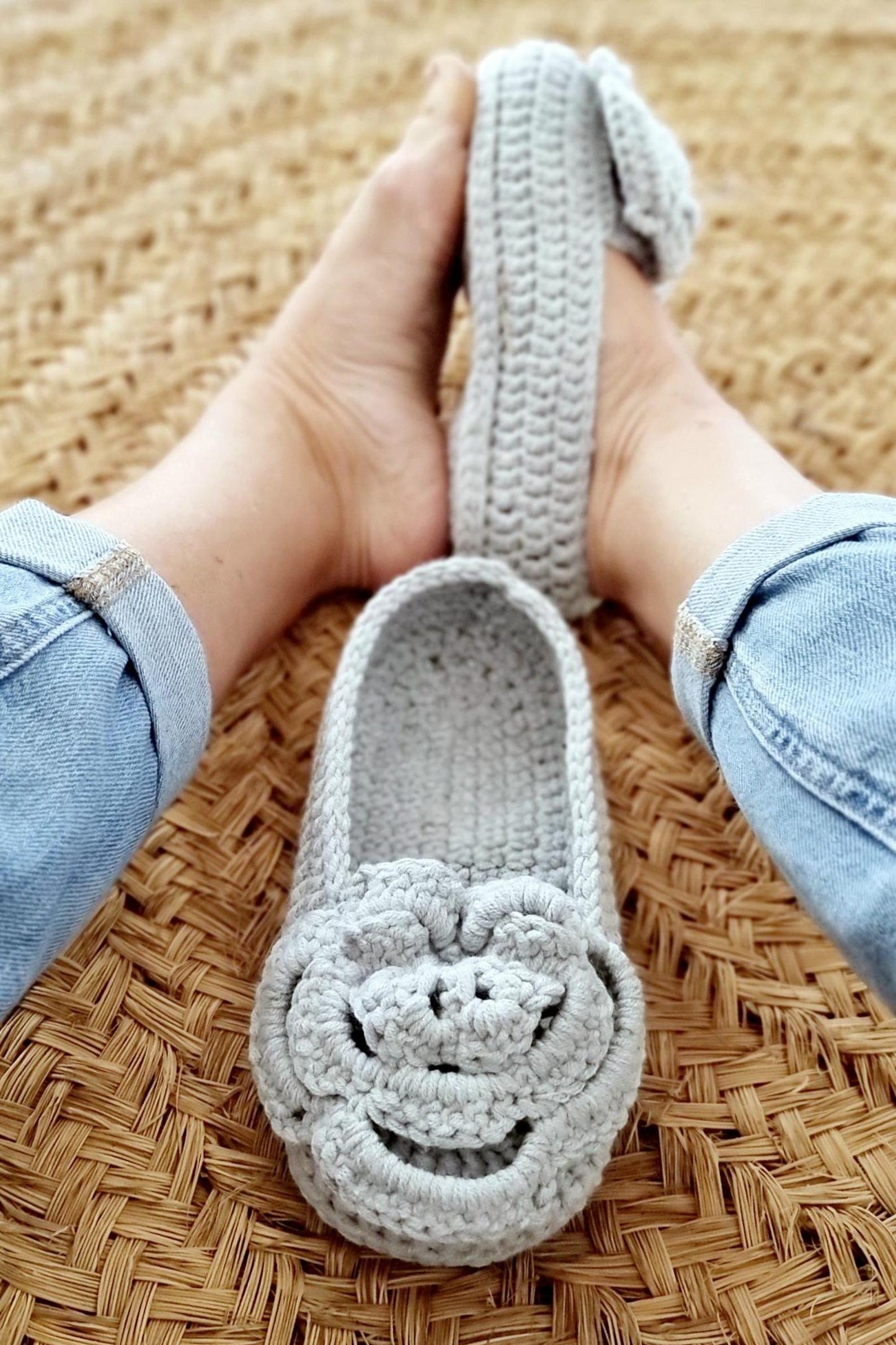slippers for every size, easy crochet pattern